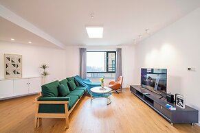 Tyms 4BR 2BA Apt Novel Garden