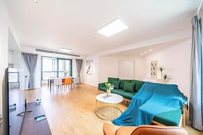 Tyms 4BR 2BA Apt Novel Garden