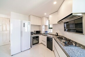 Tyms 4BR 2BA Apt Novel Garden