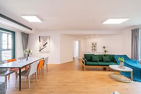 Tyms 4BR 2BA Apt Novel Garden