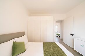 Tyms Elegant 4BR 2BA Apt in Xujiahui