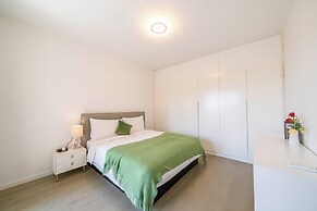 Tyms Elegant 4BR 2BA Apt in Xujiahui