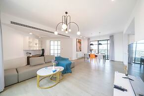 Tyms Elegant 4BR 2BA Apt in Xujiahui