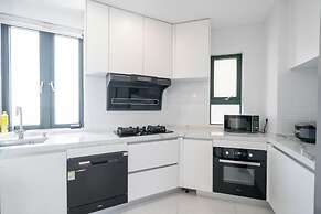 Tyms Elegant 4BR 2BA Apt in Xujiahui