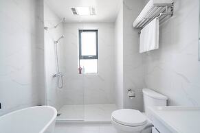 Tyms Elegant 4BR 2BA Apt in Xujiahui