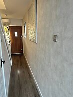 Staysolihull, Large Spacious Corner House,