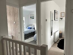 Staysolihull, Large Spacious Corner House,