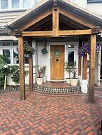 Staysolihull, Large Spacious Corner House,
