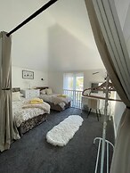 Staysolihull, Large Spacious Corner House,