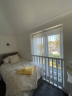 Staysolihull, Large Spacious Corner House,
