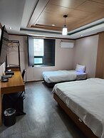 Central Plaza Hotel