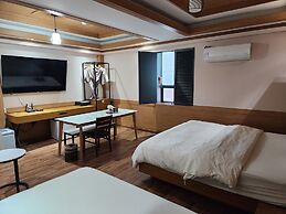 Central Plaza Hotel