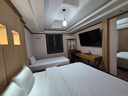 Central Plaza Hotel