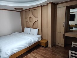 Central Plaza Hotel