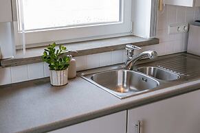 Huswell - Family Apartment With Parking