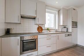 Huswell - Family Apartment With Parking