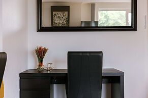 Huswell - Family Apartment With Parking