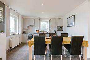 Huswell - Family Apartment With Parking
