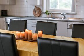 Huswell - Family Apartment With Parking