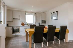 Huswell - Family Apartment With Parking