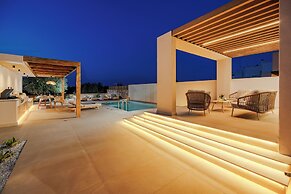 Sokratis LocoLux Villas & Suites
