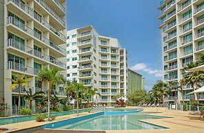 Studio in the City with pool and BBQ