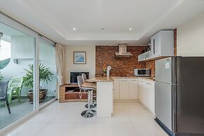 1BR Escape Near Beach & Local Bites C195