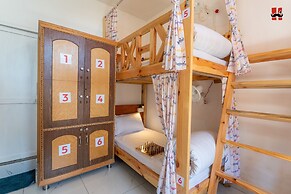 Moustache Hostel Bir