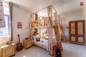 Moustache Hostel Bir