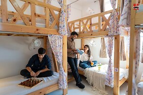 Moustache Hostel Bir