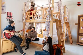 Moustache Hostel Bir