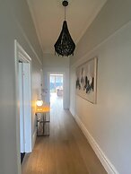 Brighton Designer Retreat Walk to Beach & Cafes