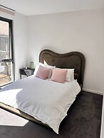 Bayside 4 bed in Sandringham w Spa and Sunset Views
