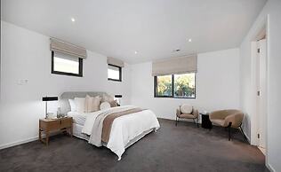 Bayside 4 bed in Sandringham w Spa and Sunset Views