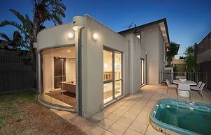 Bayside 4 bed in Sandringham w Spa and Sunset Views