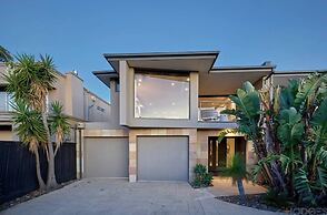 Bayside 4 bed in Sandringham w Spa and Sunset Views