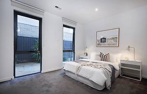 Bayside 4 bed in Sandringham w Spa and Sunset Views