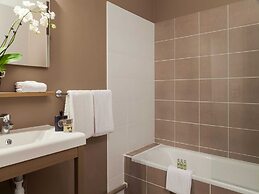 Apartment Near Geneva With Parking