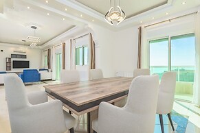 Glint 3-Bedroom Apartment & Balcony in Aley