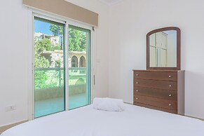 Glint 3-Bedroom Apartment & Balcony in Aley