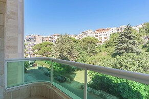 Glint 3-Bedroom Apartment & Balcony in Aley