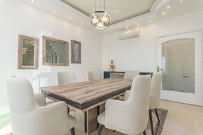 Glint 3-Bedroom Apartment & Balcony in Aley