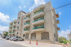 Glint 3-Bedroom Apartment & Balcony in Aley