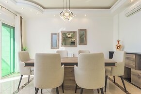 Glint 3-Bedroom Apartment & Balcony in Aley
