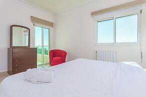 Glint 3-Bedroom Apartment & Balcony in Aley