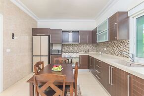 Glint 3-Bedroom Apartment & Balcony in Aley