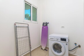 Glint 3-Bedroom Apartment & Balcony in Aley