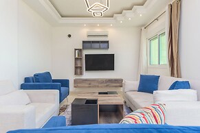 Glint 3-Bedroom Apartment & Balcony in Aley