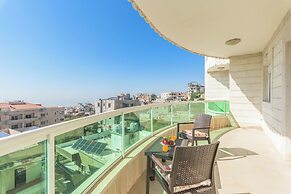 Glint 3-Bedroom Apartment & Balcony in Aley