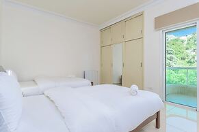 Glint 3-Bedroom Apartment & Balcony in Aley